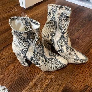 Steve Madden Heeled SnakeSkin Boots
